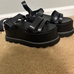 Lamoda platform sandals